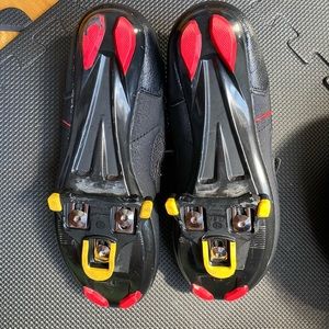 Size 41 Spin Shoes w/ Delta Clips (peloton)